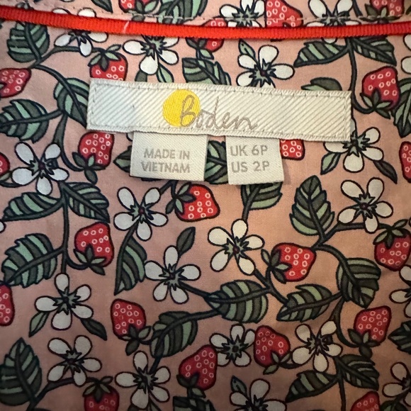 Boden Strawberry Field button up - Picture 2 of 4